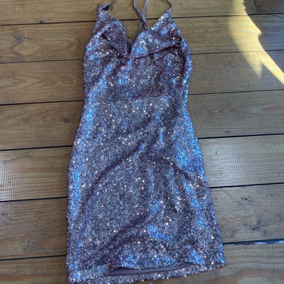 Fashion Nova Dresses & Skirts - GLITTERY DRESS!